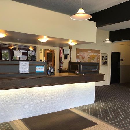 Providence Place Inn Port Hardy Extérieur photo