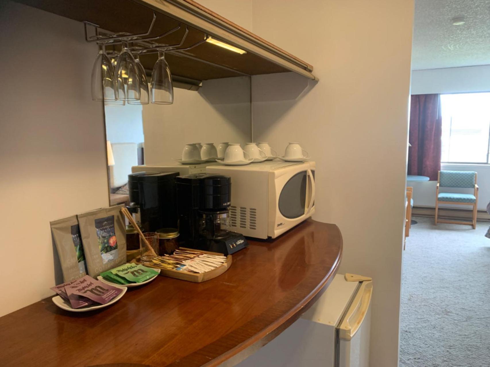 Providence Place Inn Port Hardy Extérieur photo