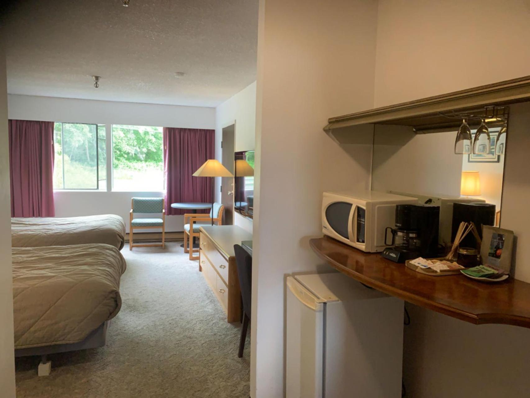 Providence Place Inn Port Hardy Extérieur photo