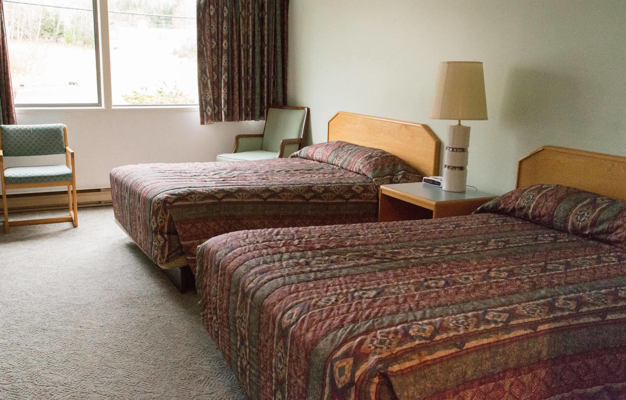 Providence Place Inn Port Hardy Extérieur photo