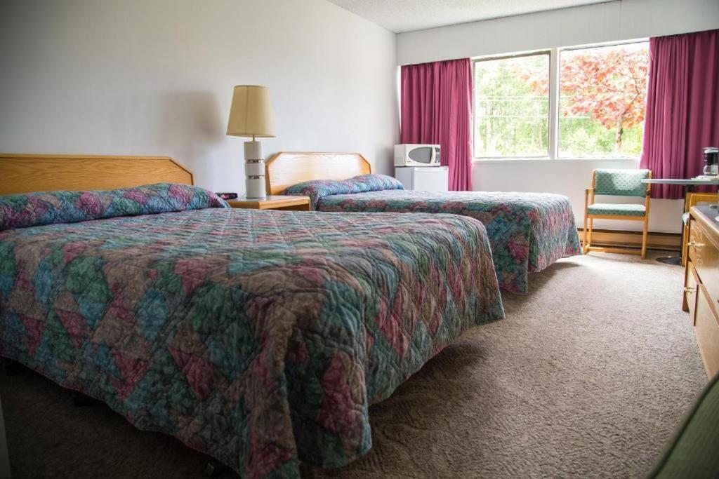 Providence Place Inn Port Hardy Extérieur photo