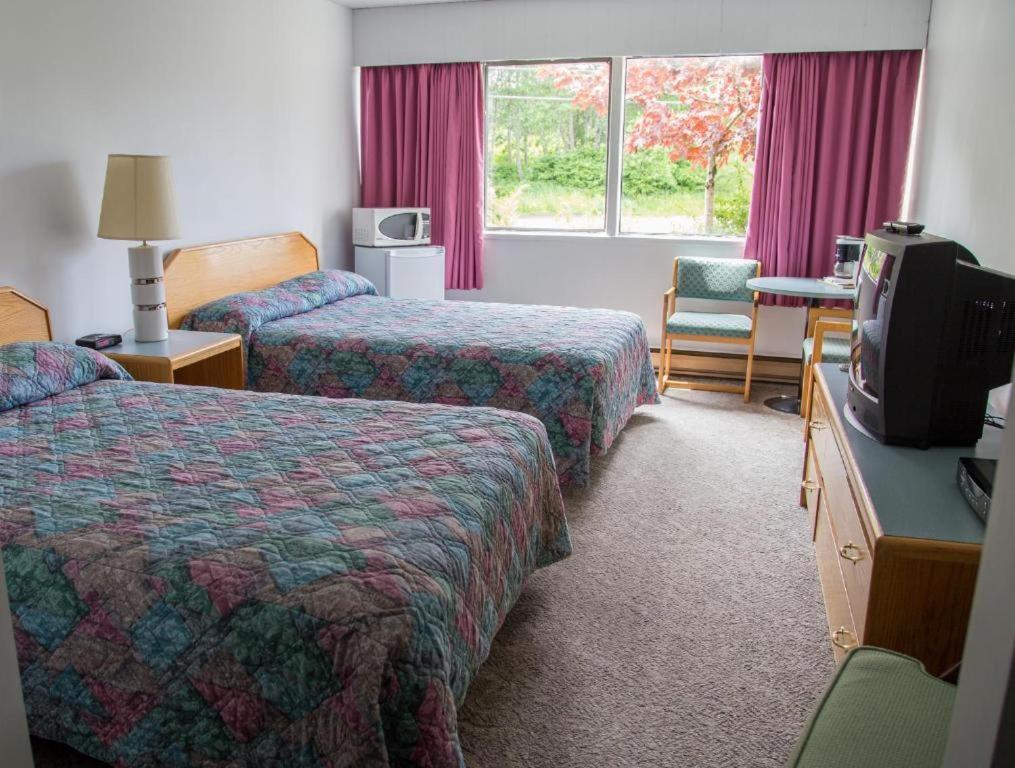Providence Place Inn Port Hardy Extérieur photo