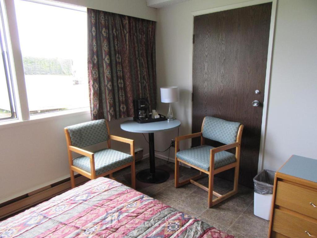 Providence Place Inn Port Hardy Extérieur photo