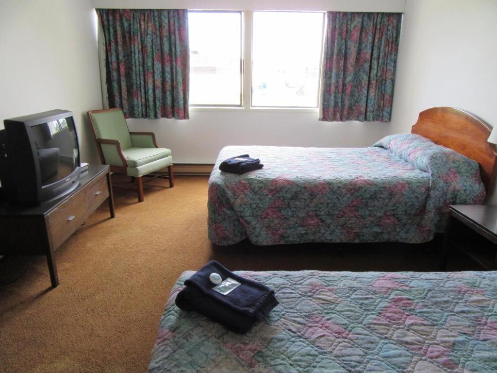 Providence Place Inn Port Hardy Extérieur photo