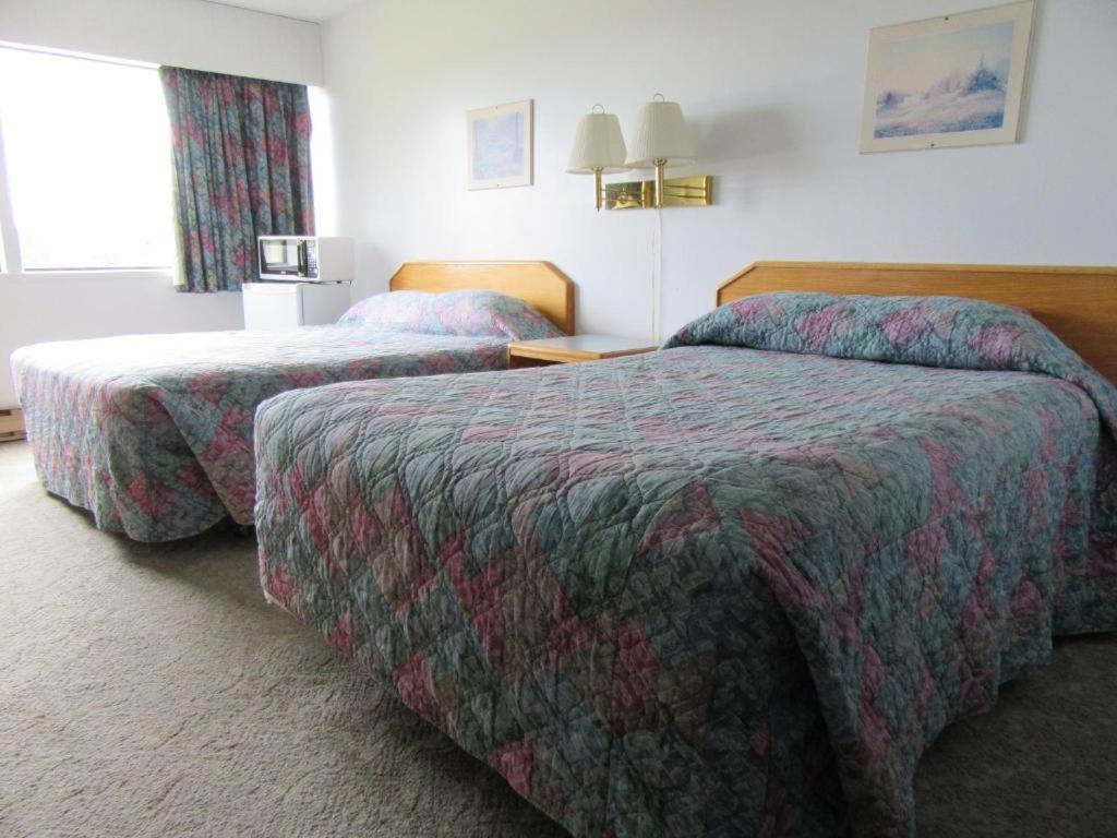 Providence Place Inn Port Hardy Extérieur photo