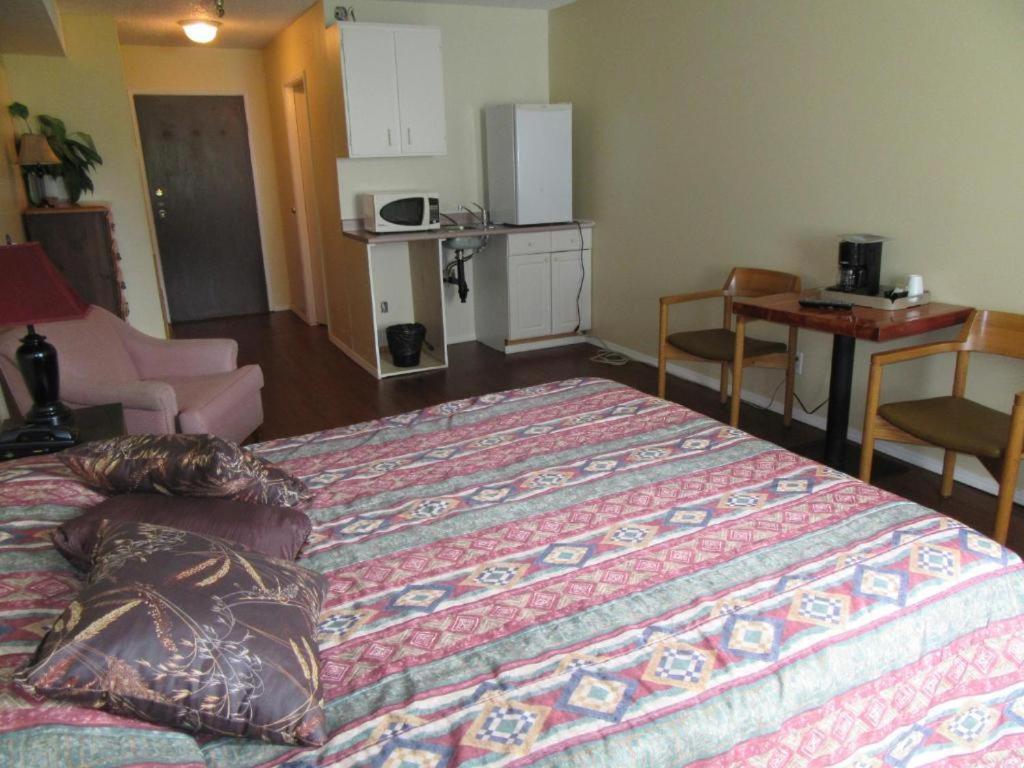 Providence Place Inn Port Hardy Extérieur photo